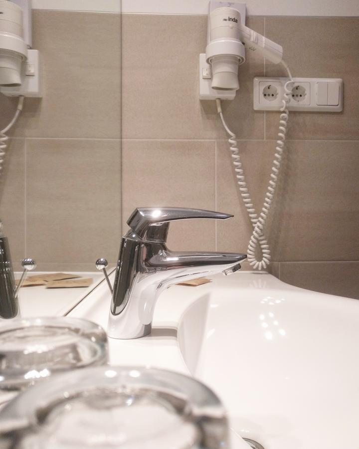 Hotel Pension Schweitzer Silandro Eksteriør bilde